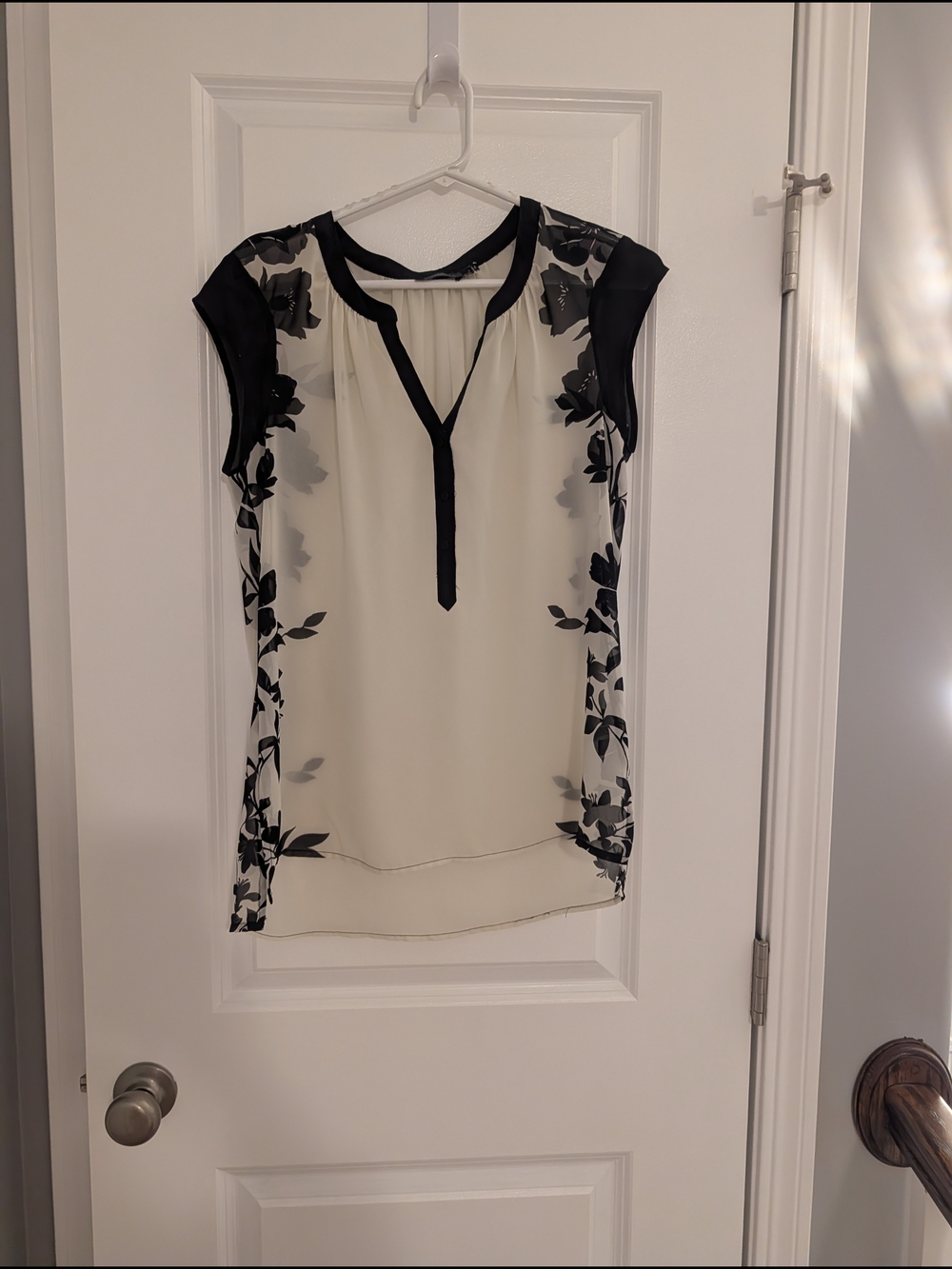 The Limited Black & White Floral Keyhole Cap-Sleeve Blouse